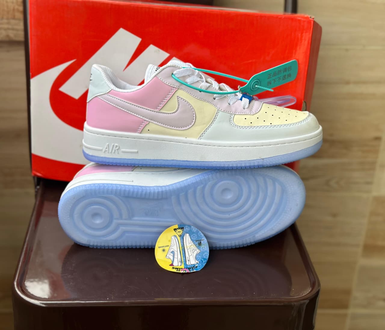 NIKE AIRFORCE ONE UV REACT